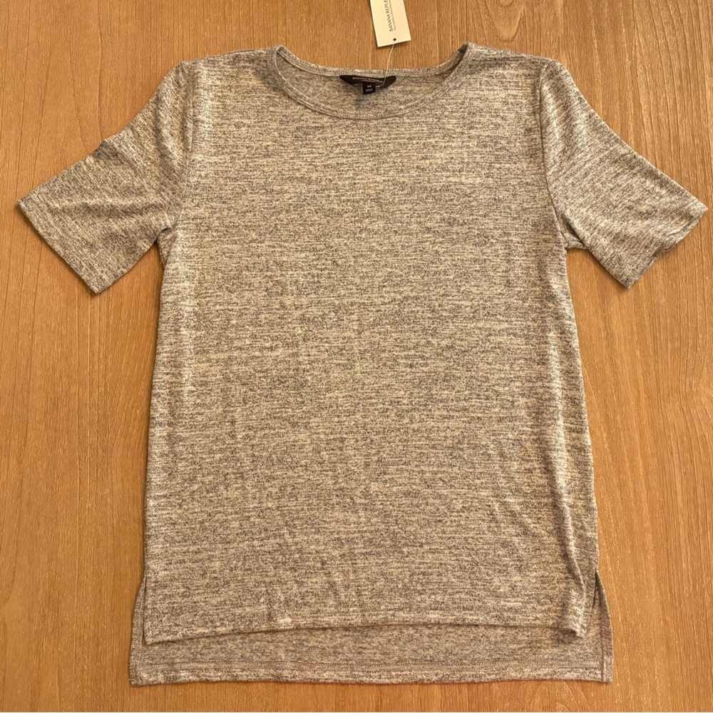 BANANA REPUBLIC LUXESPUN BOYFRIEND T-SHIRT W/SIDE SLITS IN HEATHER GRAY l XS NWT